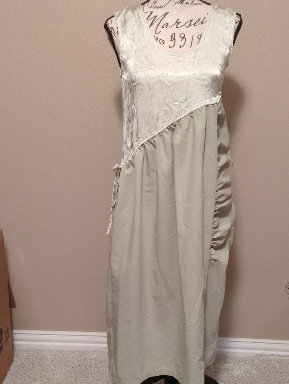Sleeveless Cream Green Two-Tone Midi Dress Women's Medium